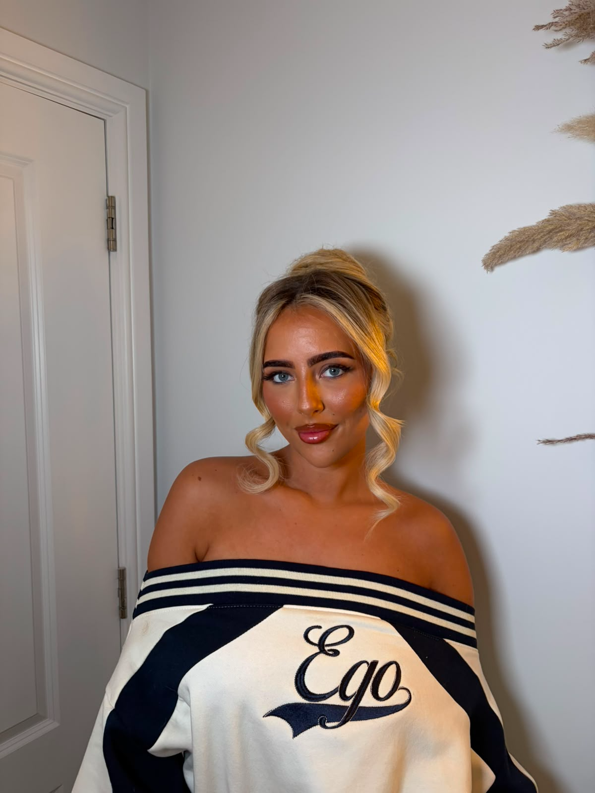 Curled ponytail with soft glam makeup